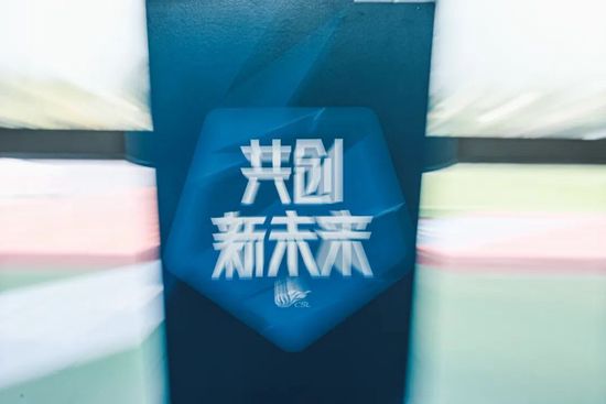 在众人沉醉时，依然愿意清醒。