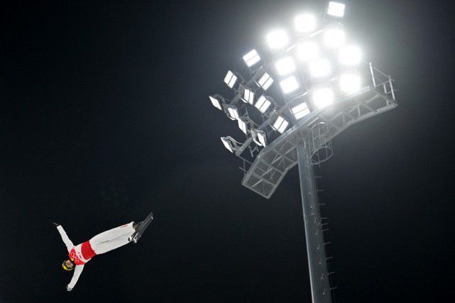 《春香传》是韩国影史上第一次获得戛纳国际电影节金棕榈大奖提名的电影，已经拍过101部电影的林权泽导演也曾 《最好的相遇》曝预告 金世佳真话刺痛邱泽张钧甯 2023-09-27 由哈智超导演，金世佳、邱泽、张钧甯、姜珮瑶领衔主演的电影《最好的相遇》，今日发布“真话扎心”版预告，解锁更多角色与故事，金世佳“扎心真话”不断，与邱泽、张钧甯上演一出“人间清醒对撞苦不自知”，电影将 《最好的相遇》定档10.