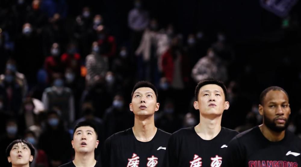 易烊千玺：都是一种挑战吧。